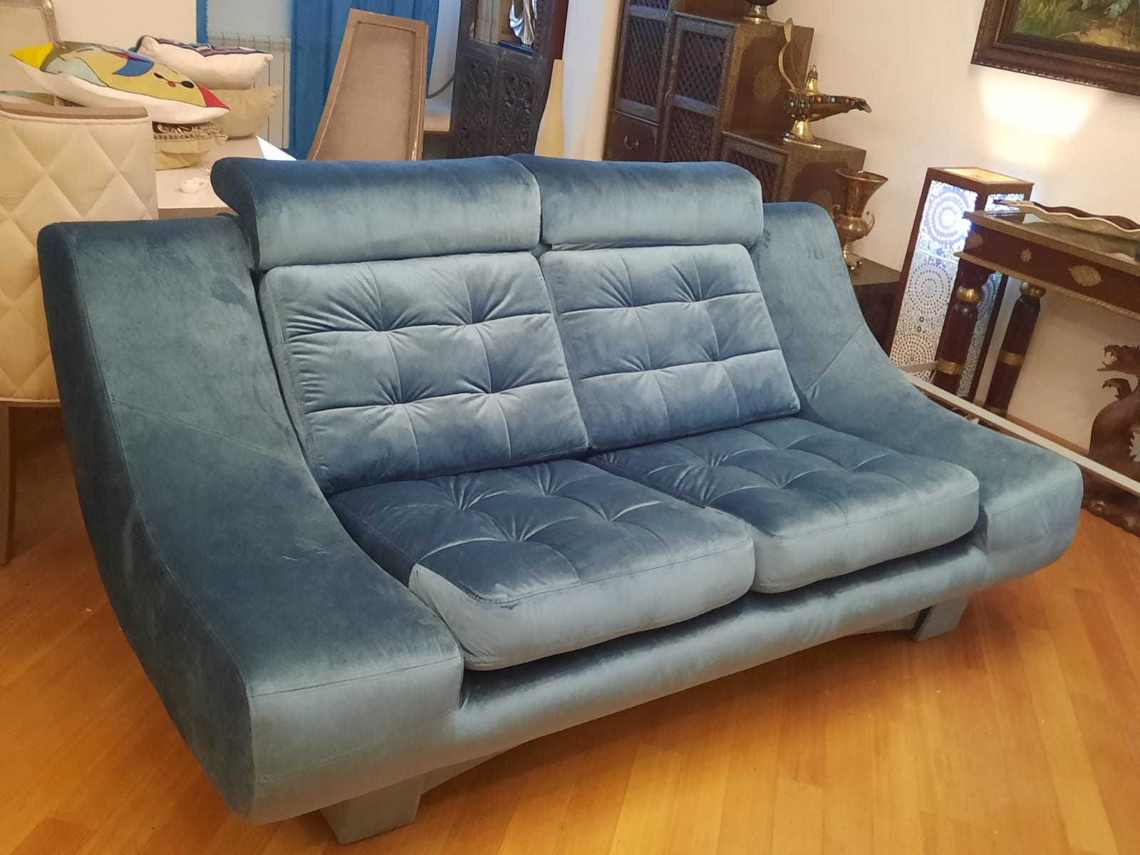 Обивка дивана на дому. Пражская