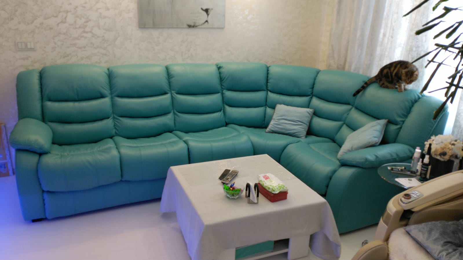 Перетяжка дивана на дому. Пражская